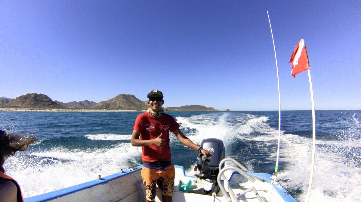 Cabo Pulmo Beach Resort dive boat running out to the reef with the dive flag flying, Baja California Sur