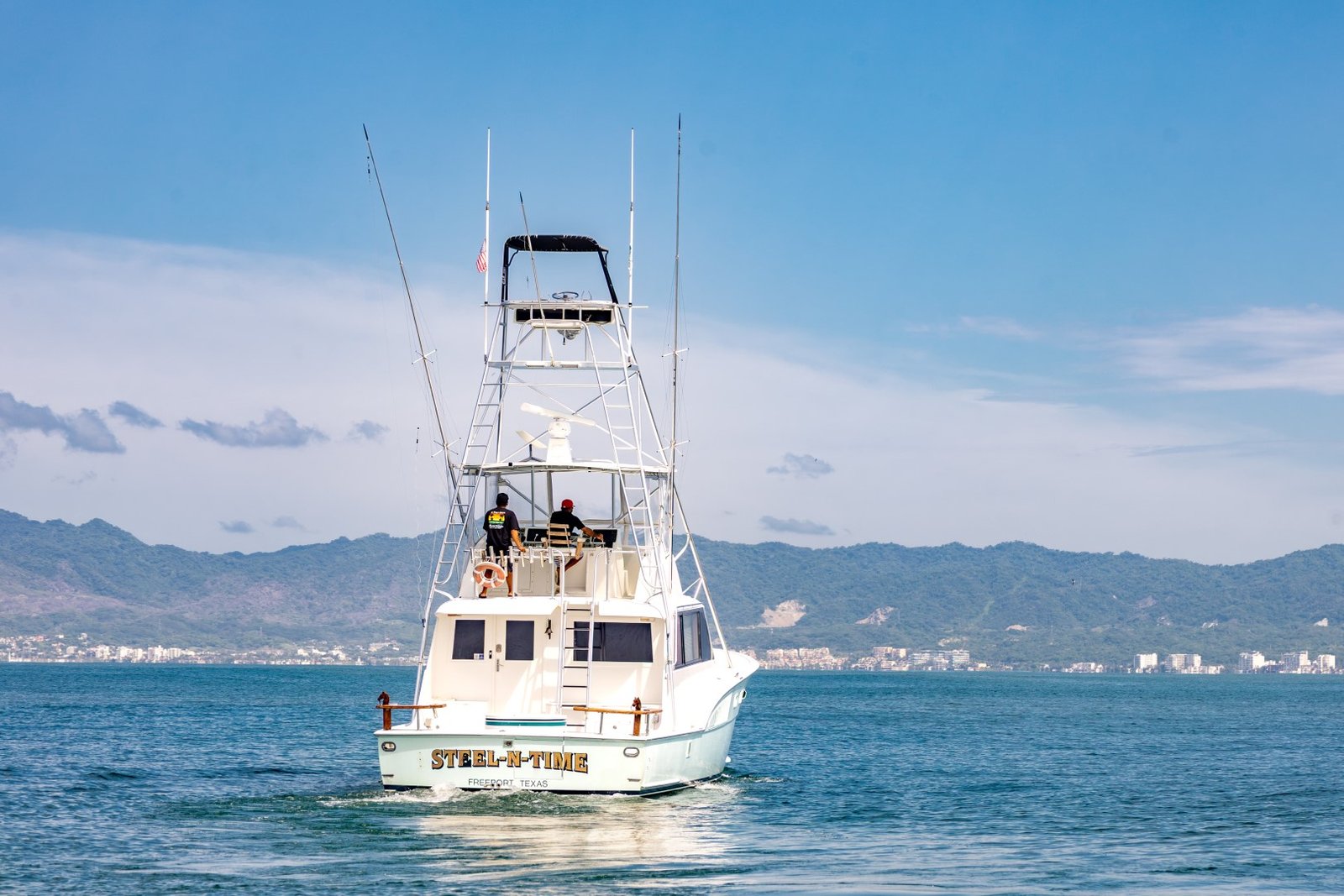 Steel n Time head-on, crew up on the flybridge